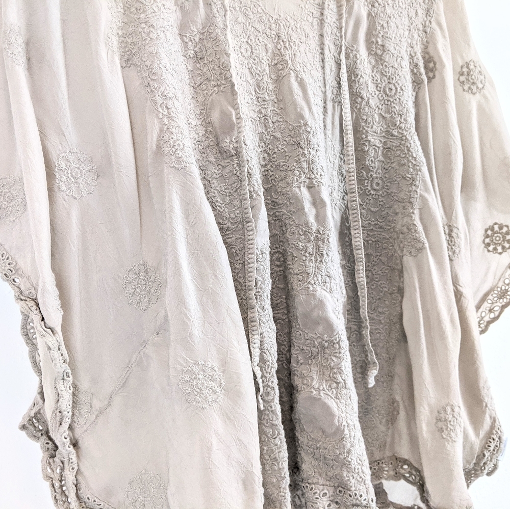 Romantic Poncho Style Embroidered Johnny Was - Picture 3 of 4